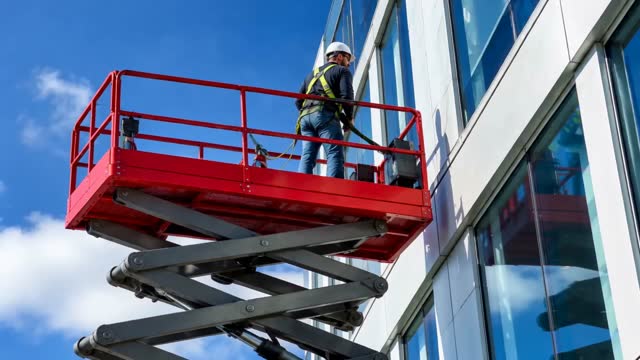 Operador de plataformes elevadores mòbils de personal (PEMP)